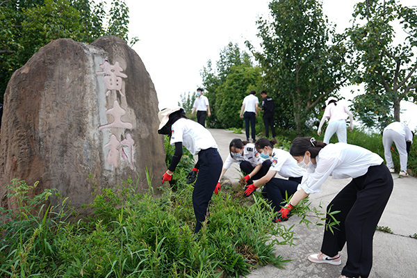 “助力鄉村振興，踐行艱苦奮斗” 將新員工黨性教育活動搬到對口幫扶村2.jpg